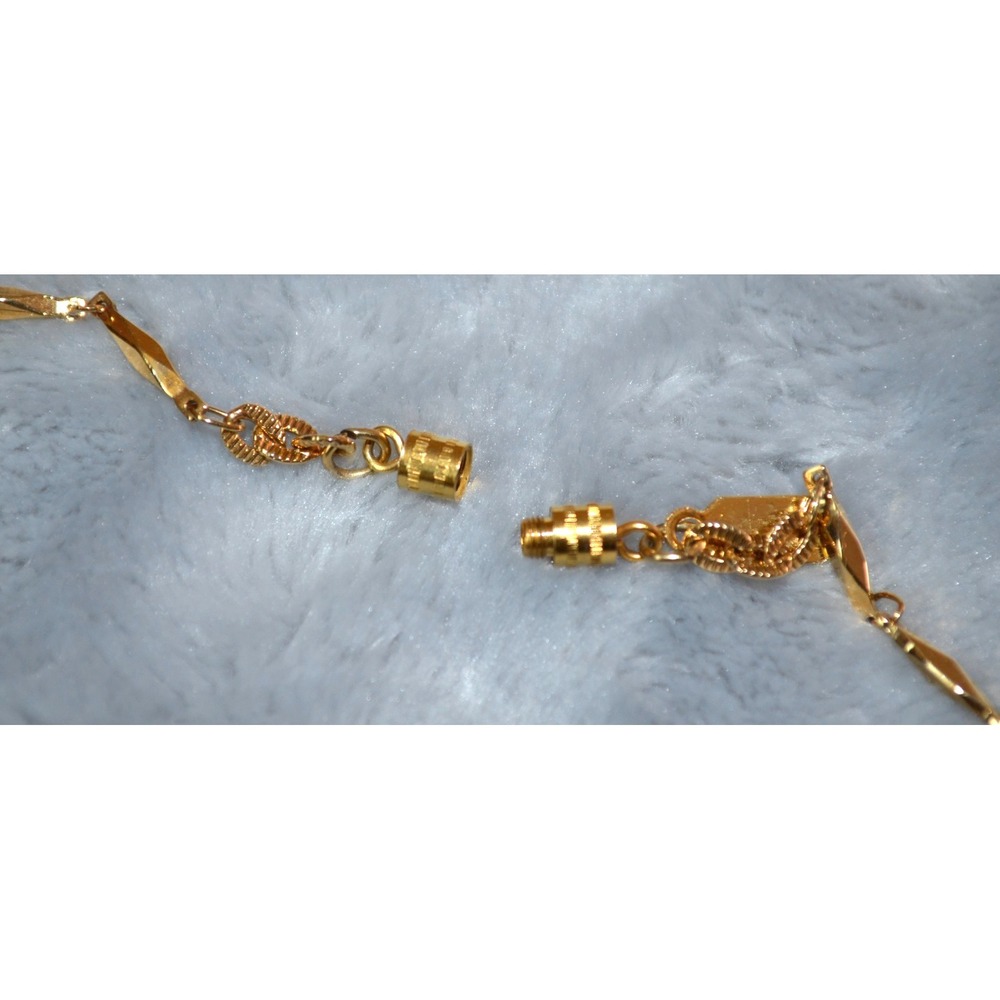 Vintage 1928 Brand Gold Tone Necklace w/ Oval Floral Pendant & Faux Pearl 17.5" - Picture 8 of 12